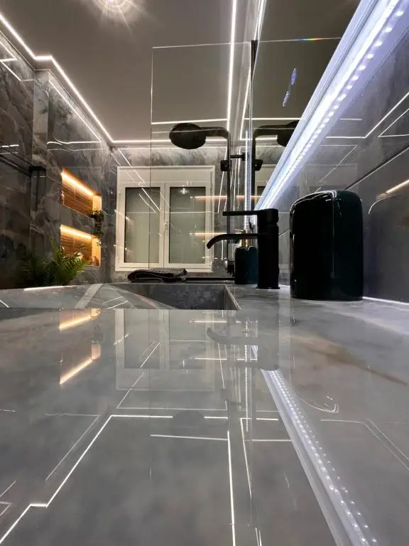 Άποψη μπάνιου 05 AVM Superior Suite